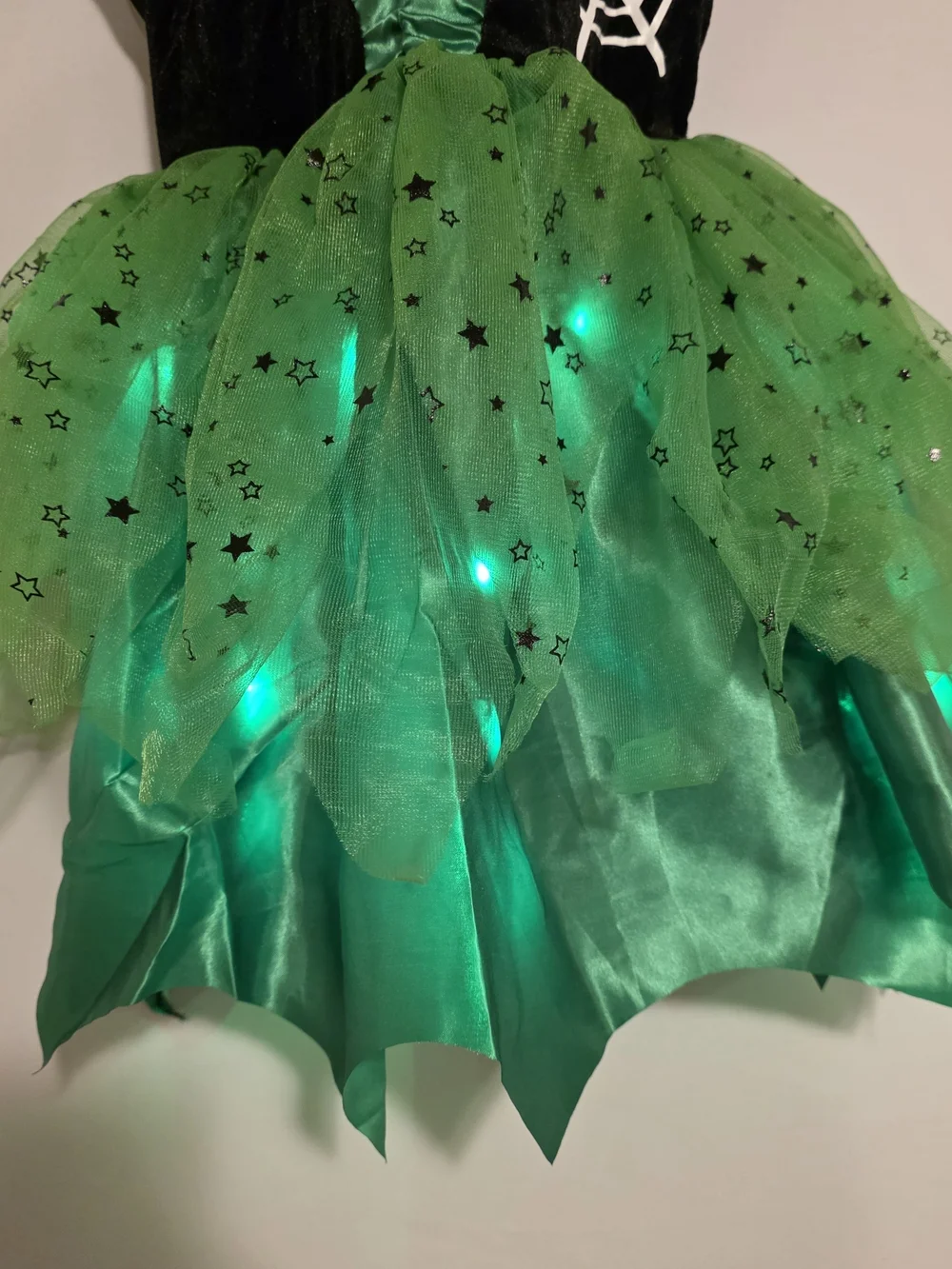 NEW Poshetion Witch Costume Cosplay LightUp Green Dress Girls Sz T 3/4 Broom Hat